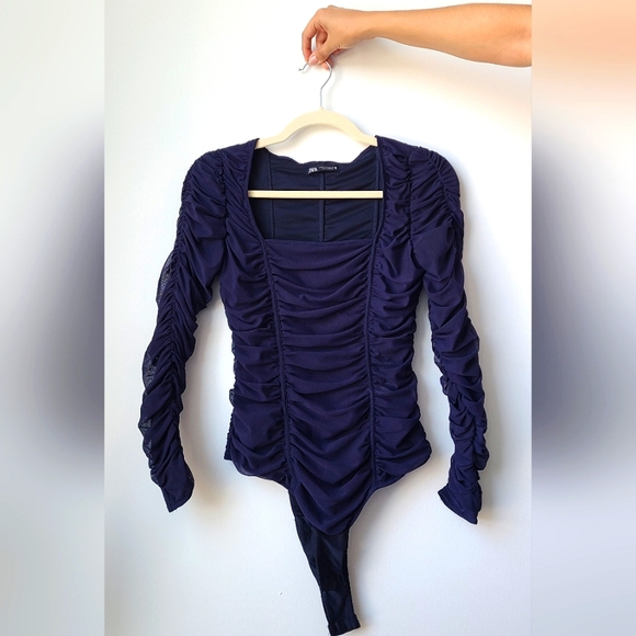 ✨️Any 3 for $15✨️ Zara Medium Navy Blue Ruched Bodysuit - Picture 1 of 12